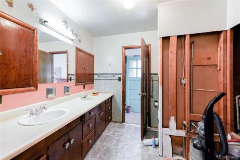 8250 Jasmine Street Dupont CO 80024