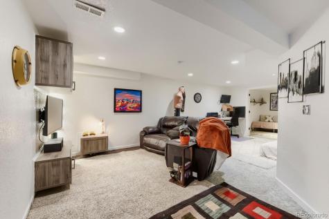 8266 S Logan Court Littleton CO 80122