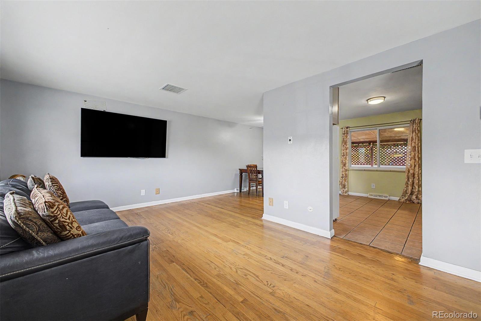 933 Newcombe Street Lakewood CO 80215