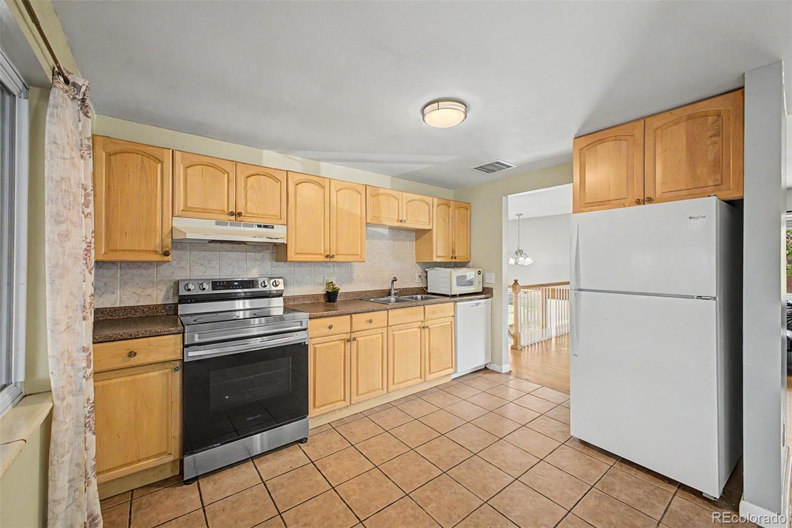 933 Newcombe Street Lakewood CO 80215