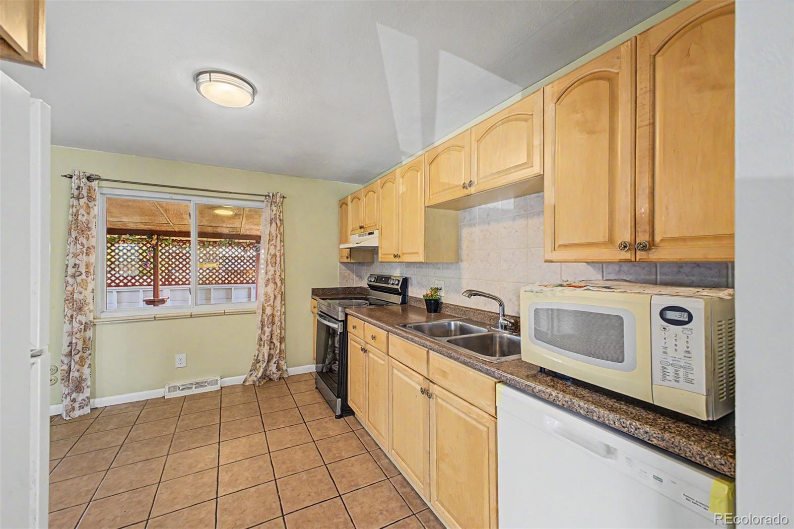 933 Newcombe Street Lakewood CO 80215