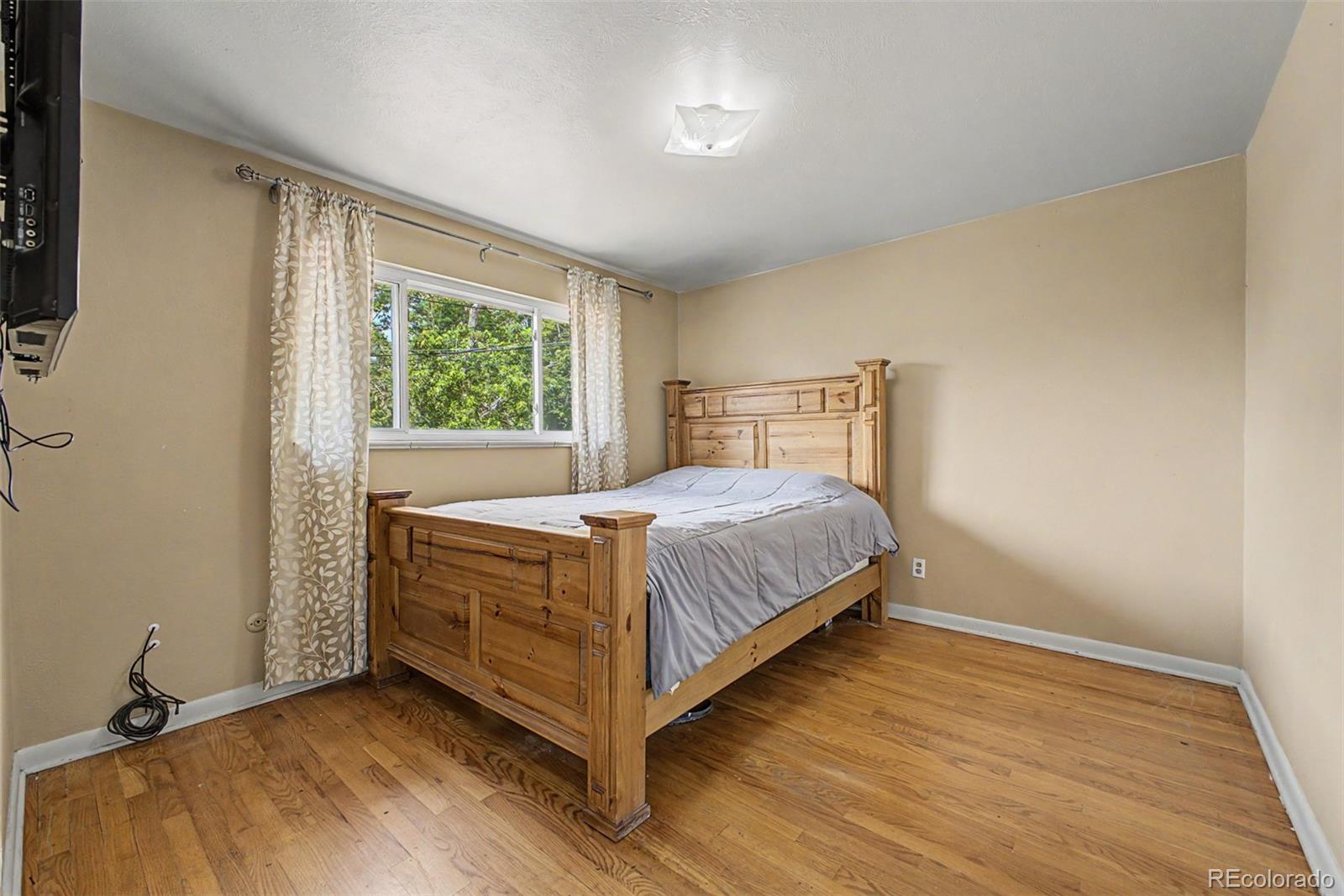 933 Newcombe Street Lakewood CO 80215