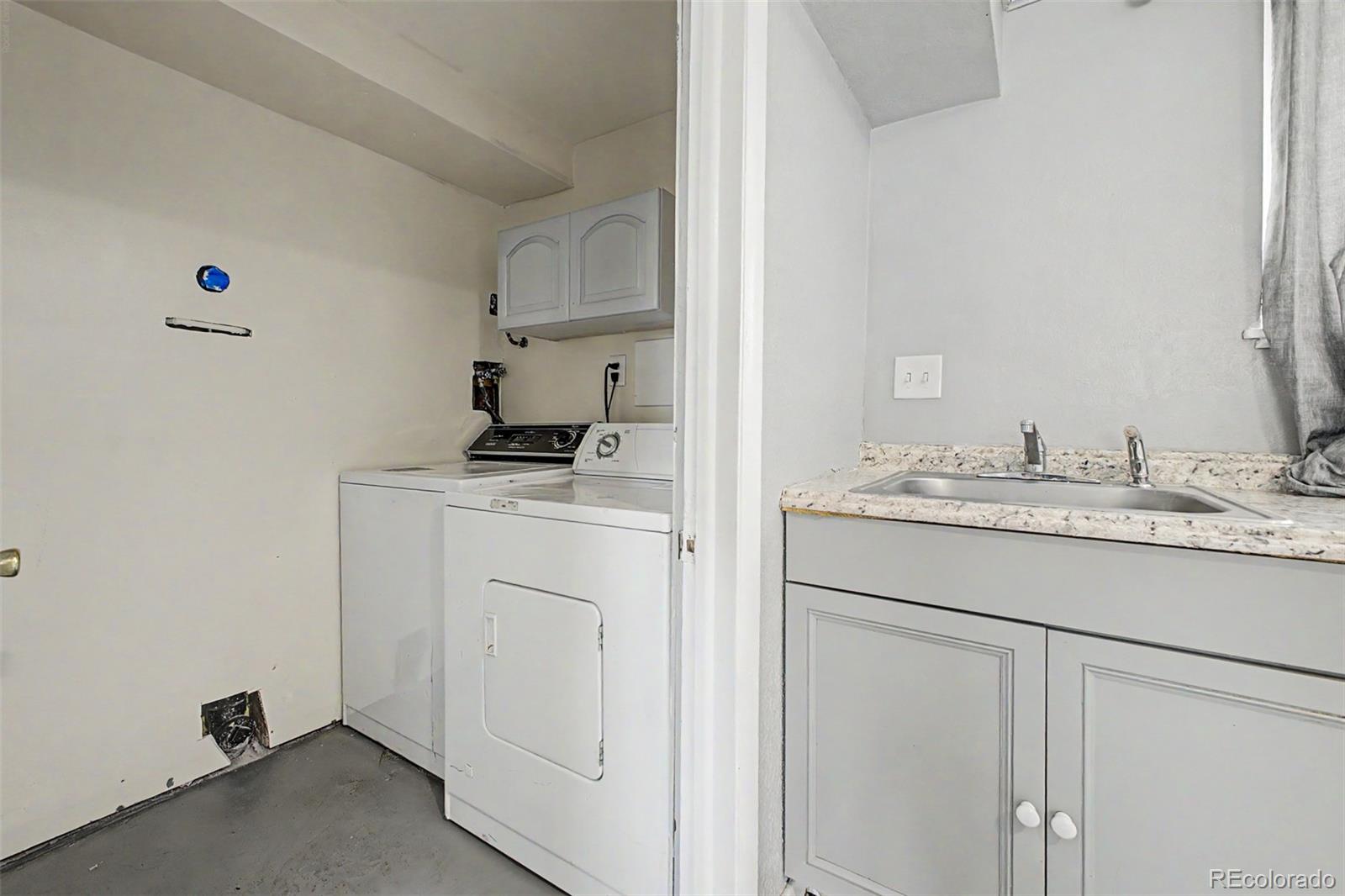 933 Newcombe Street Lakewood CO 80215