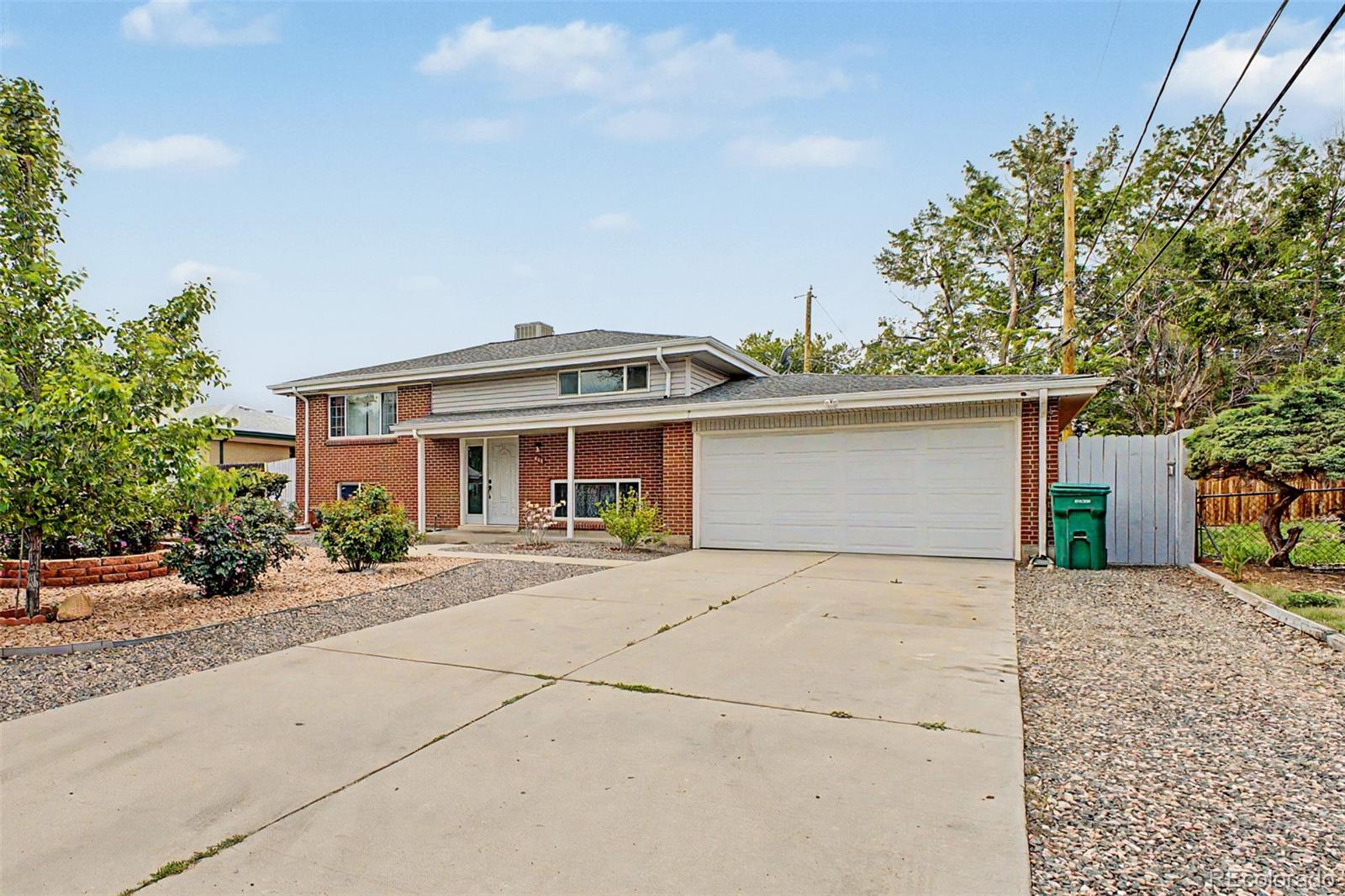 933 Newcombe Street Lakewood CO 80215