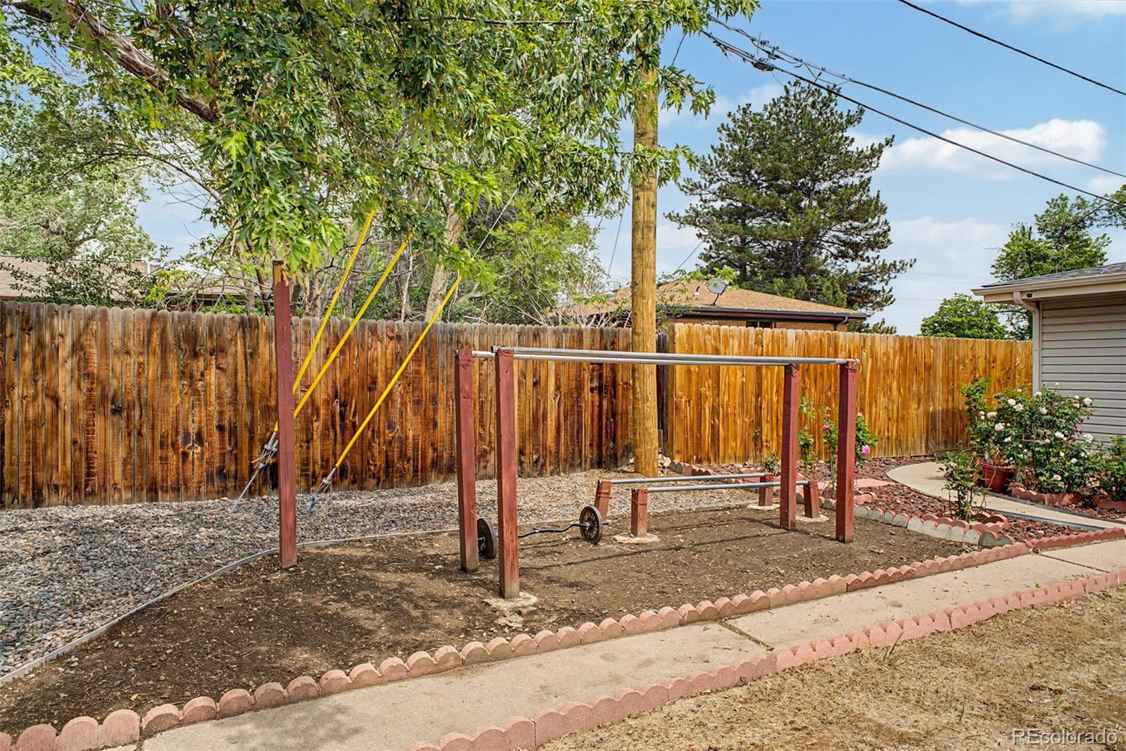 933 Newcombe Street Lakewood CO 80215