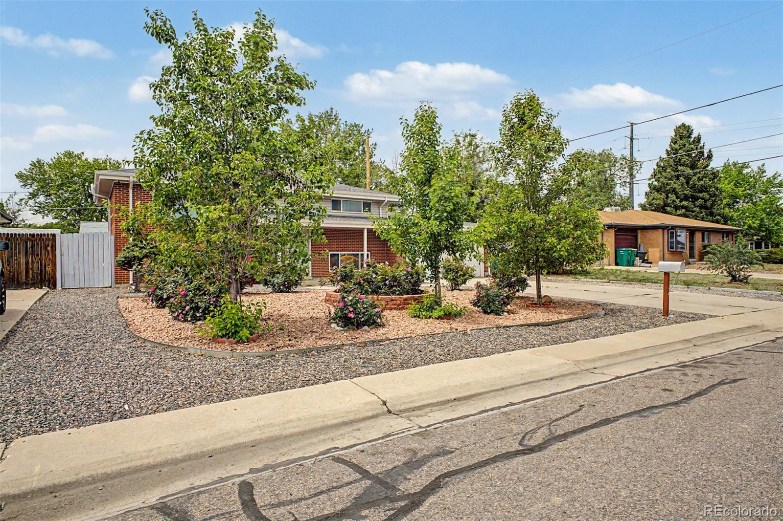 933 Newcombe Street Lakewood CO 80215