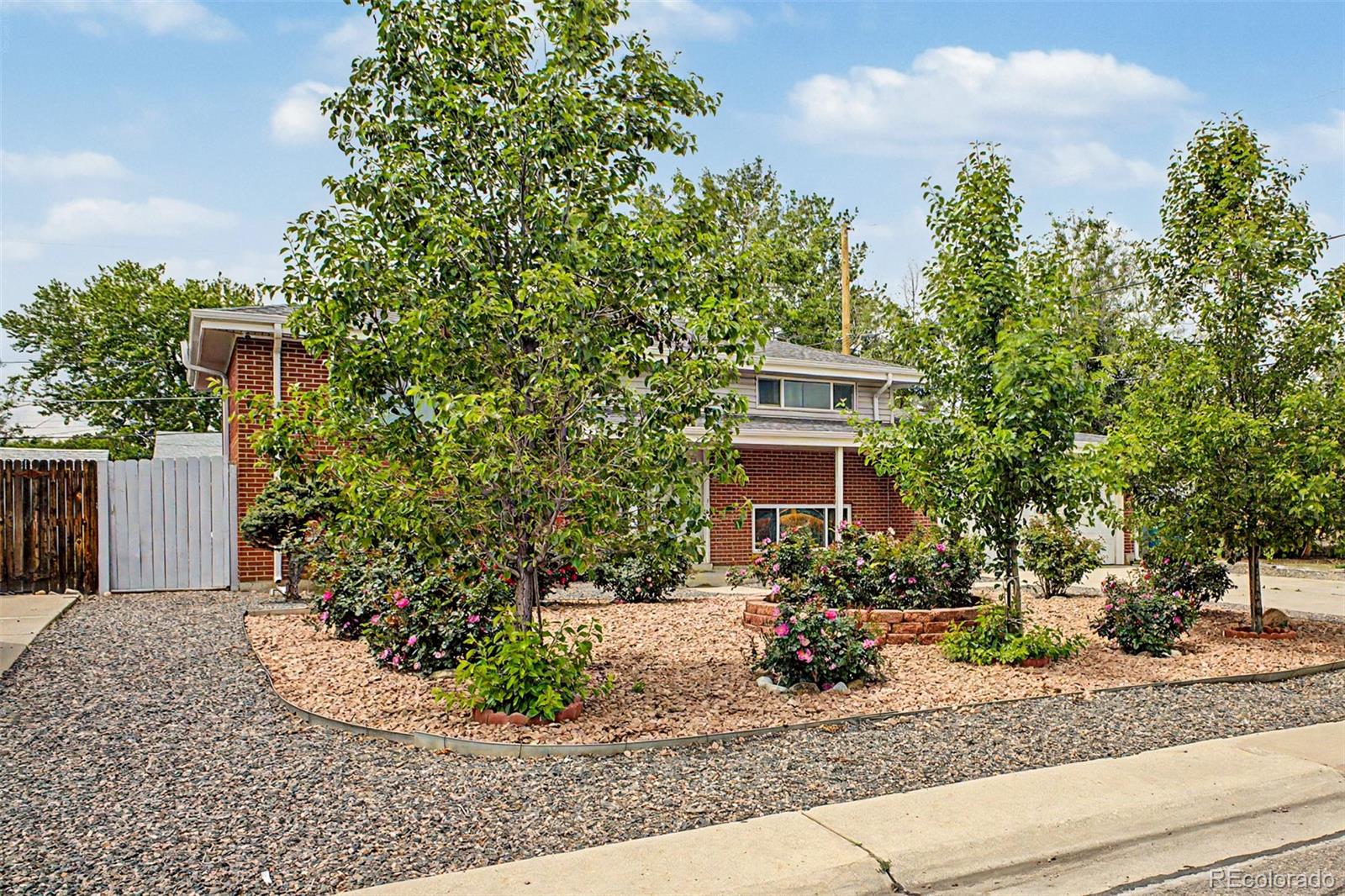 933 Newcombe Street Lakewood CO 80215