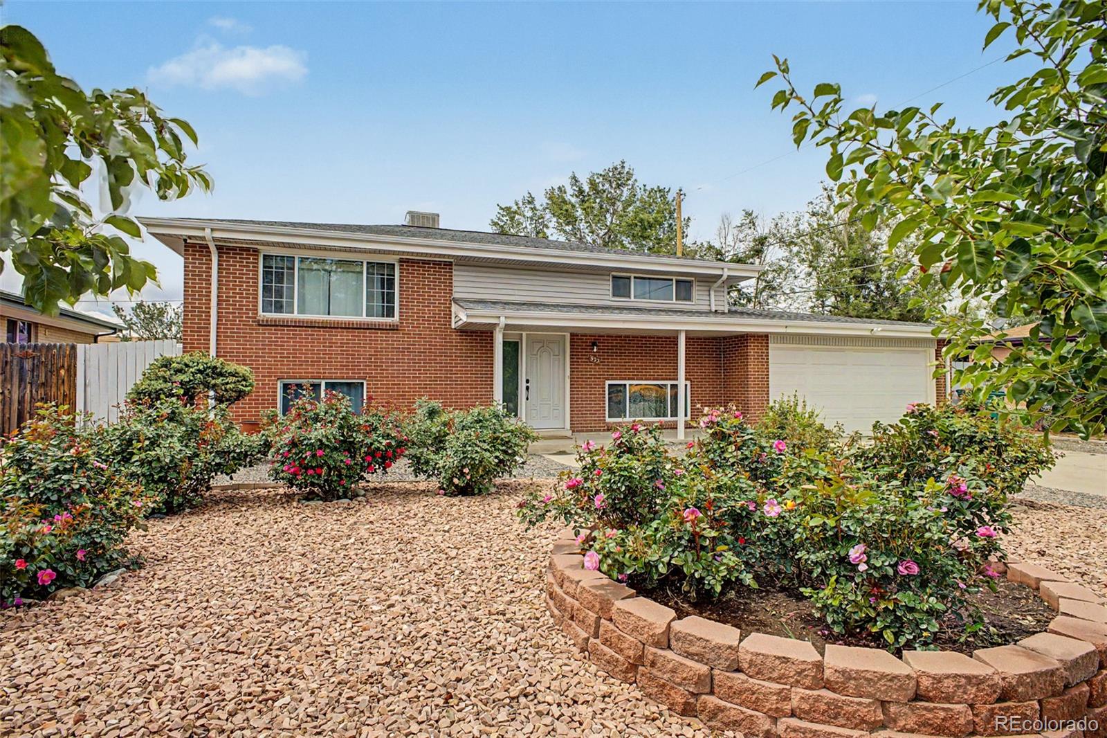 933 Newcombe Street Lakewood CO 80215