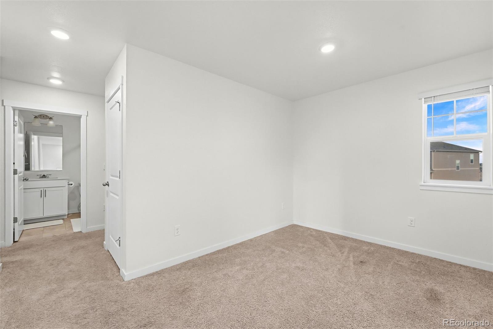 15771 Roslyn Street Thornton CO 80602