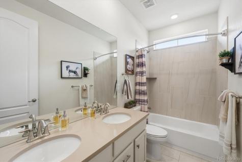 8105 S Vandriver Way Aurora CO 80016