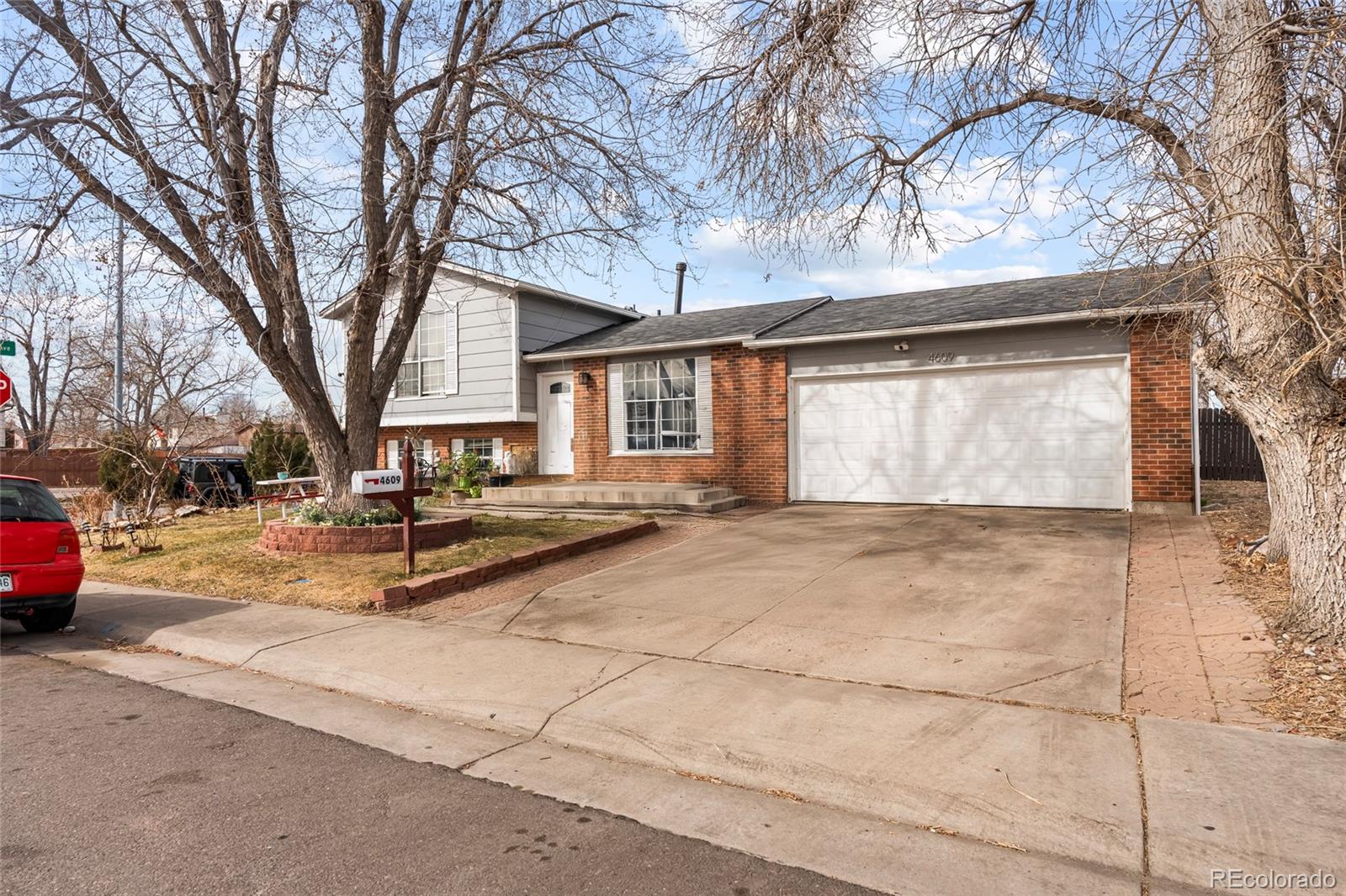 4609 Fontana Way Denver CO 80239
