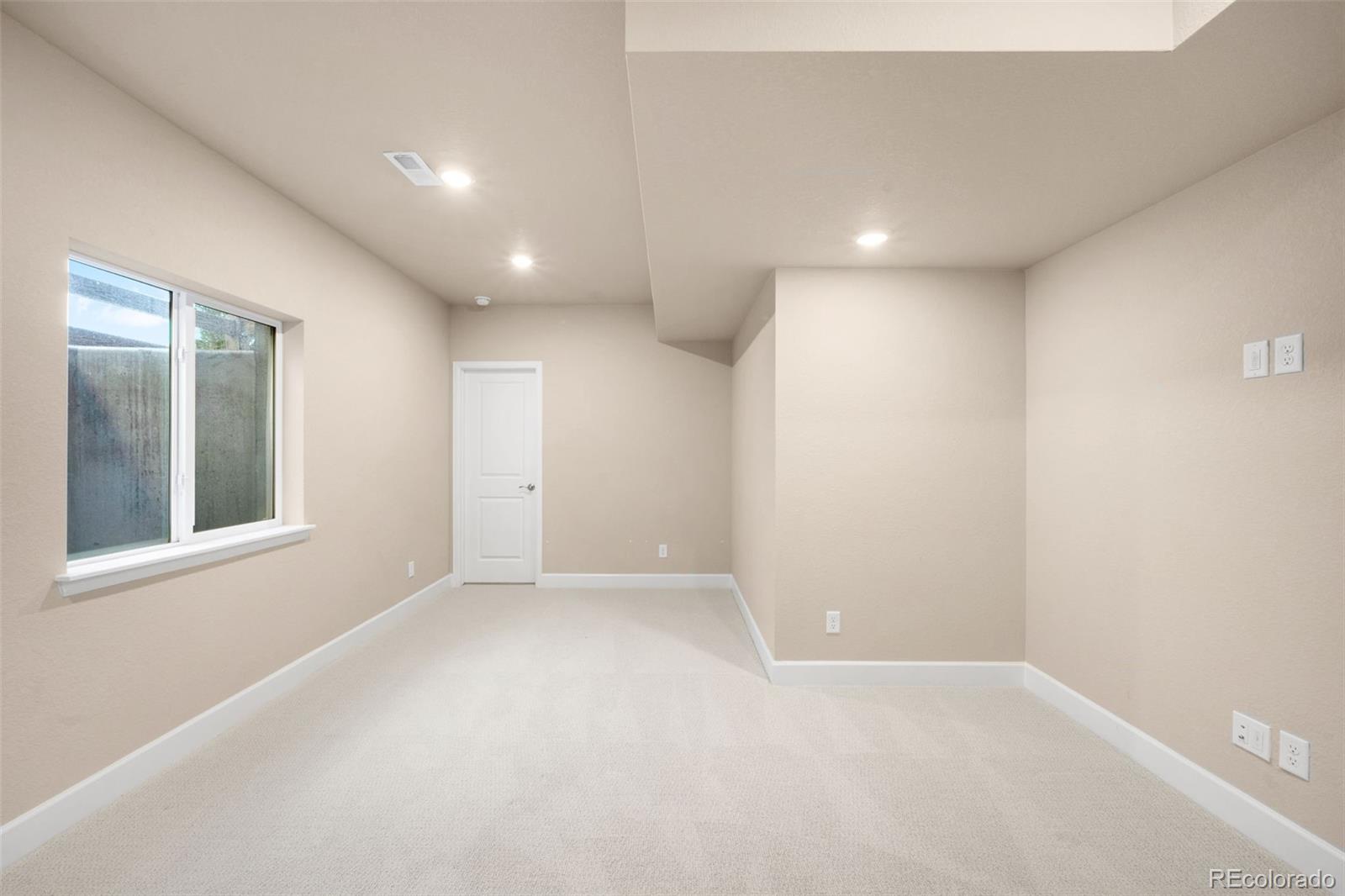 9792 Banner Peak Street Littleton CO 80125