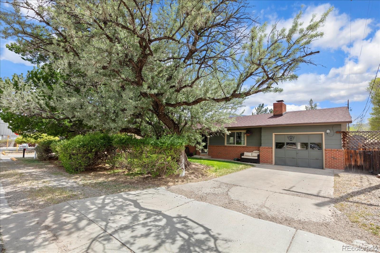 325 & 325 1/2 E 11th Street Salida CO 81201