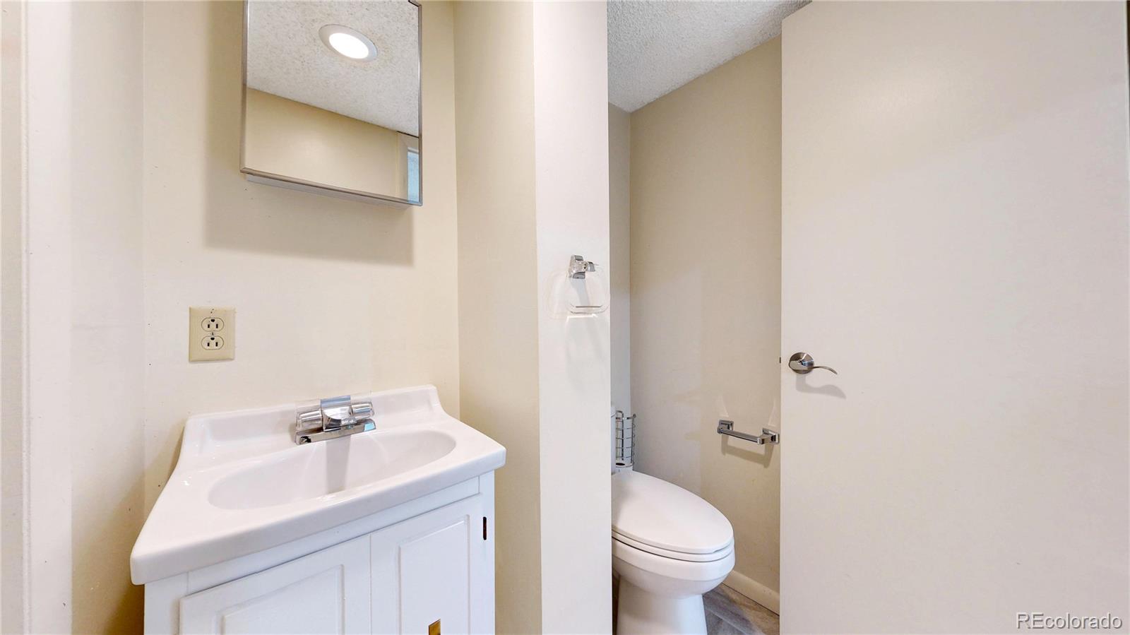 153 S Vance Court Lakewood CO 80226