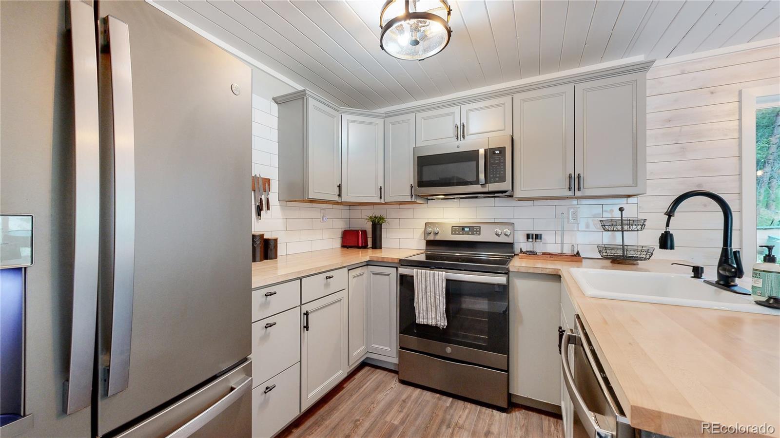 1268 Spring Valley Road Bellvue CO 80512
