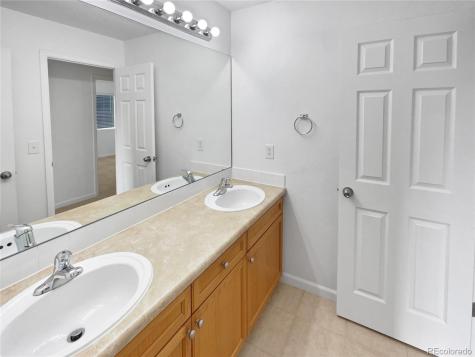 5014 S Shawnee Street Aurora CO 80015