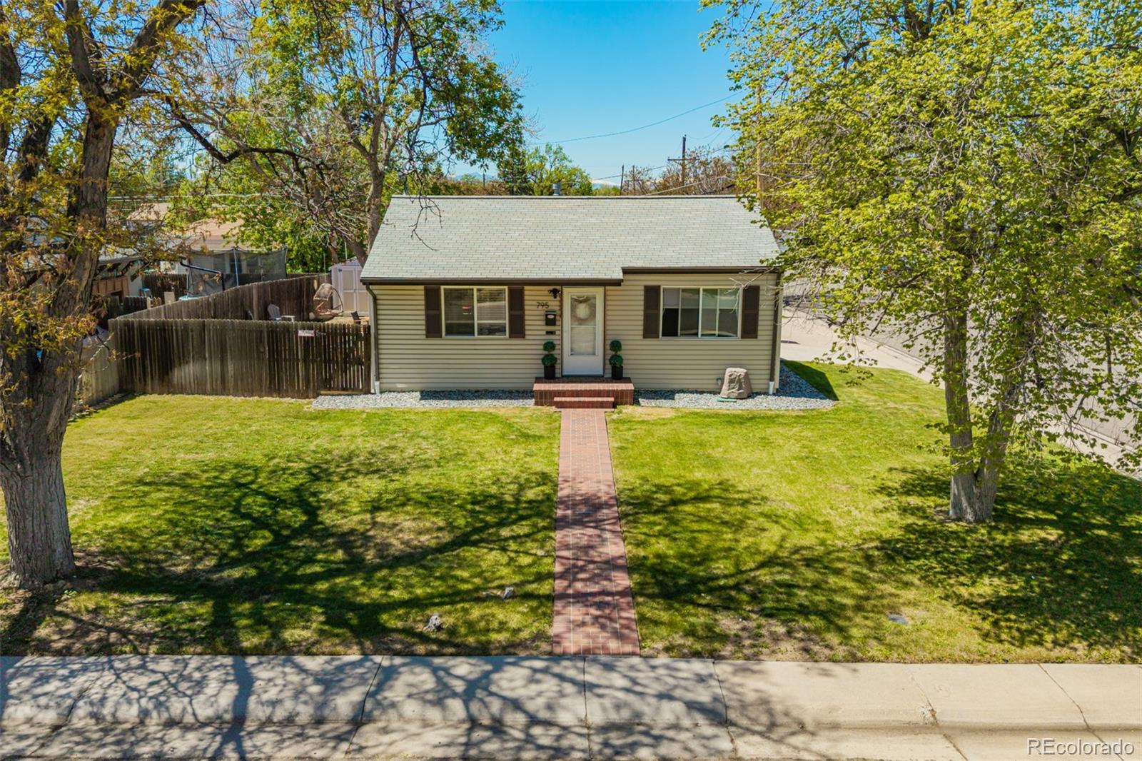 795 Ironton Street Aurora CO 80010