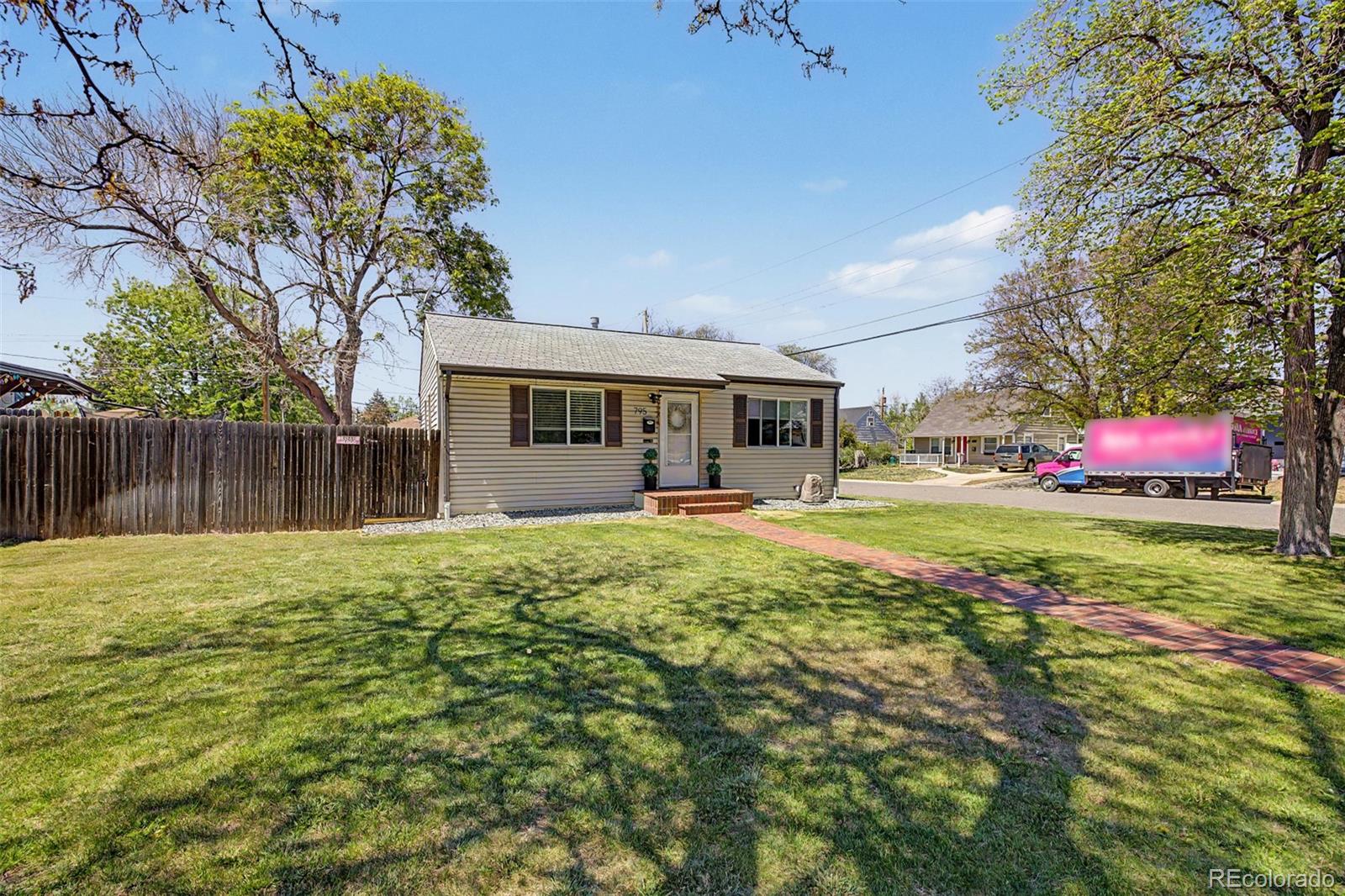 795 Ironton Street Aurora CO 80010
