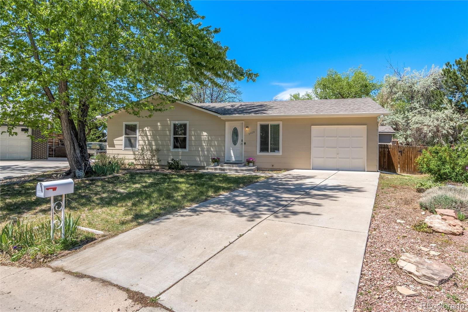 9609 W Eureka Place Lakewood CO 80227