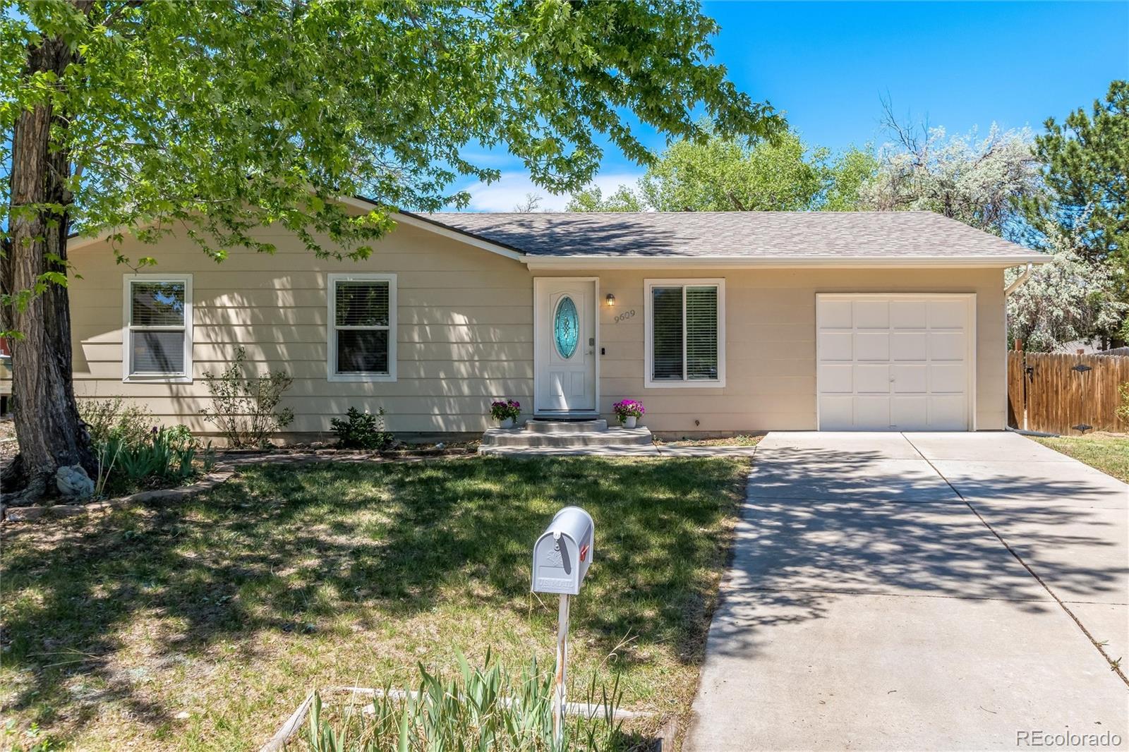 9609 W Eureka Place Lakewood CO 80227