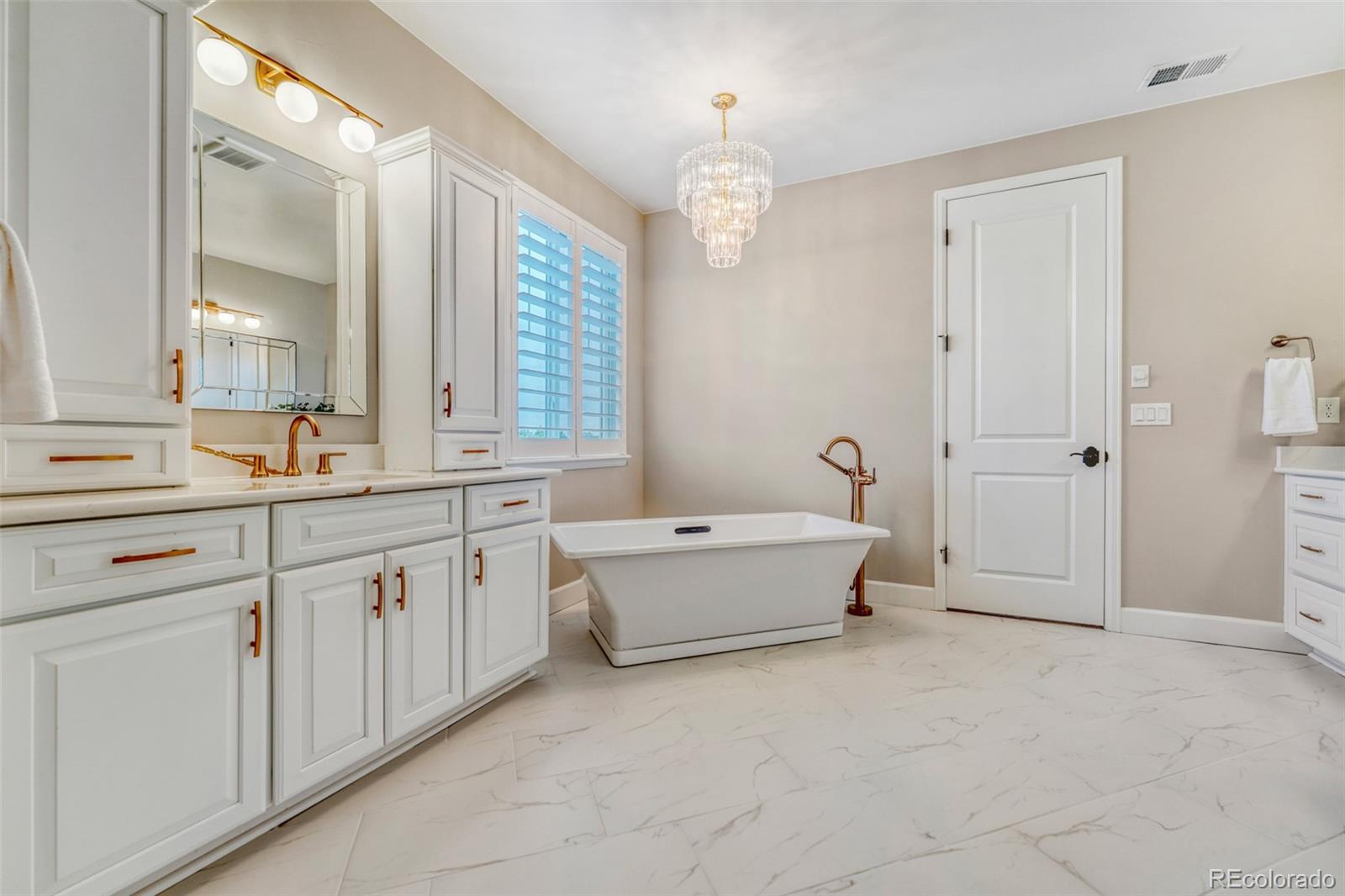 9876 Crimson Oak Court Parker CO 80134