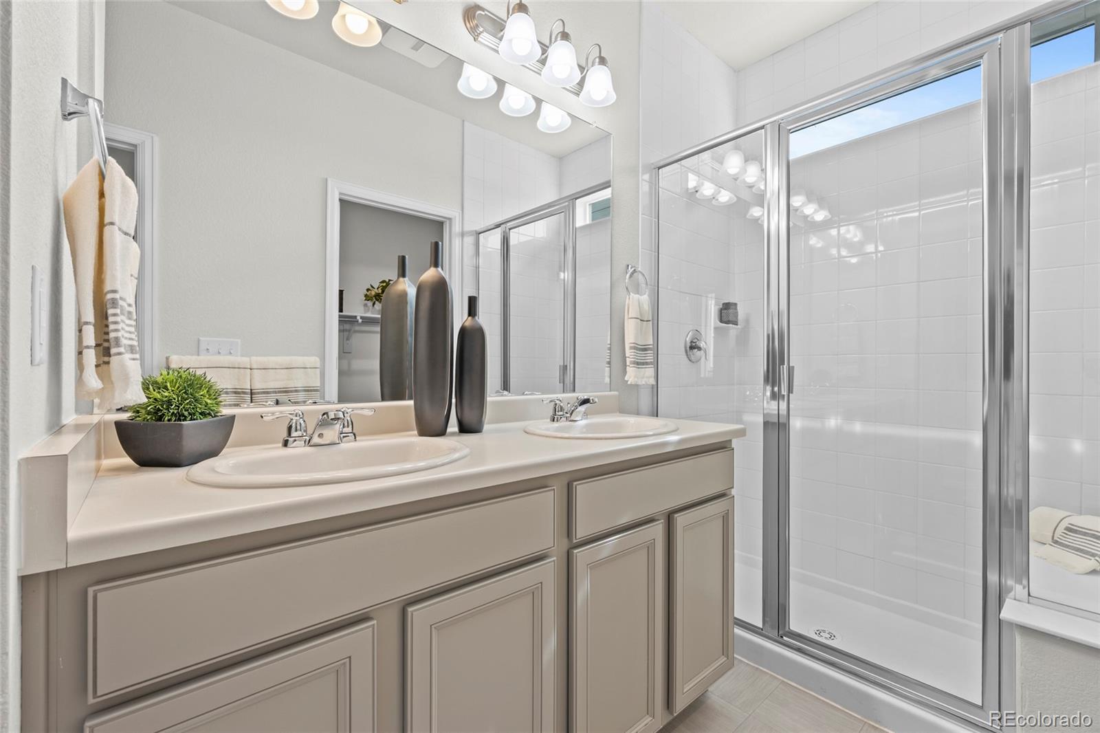 6643 N Danube Way Denver CO 80249