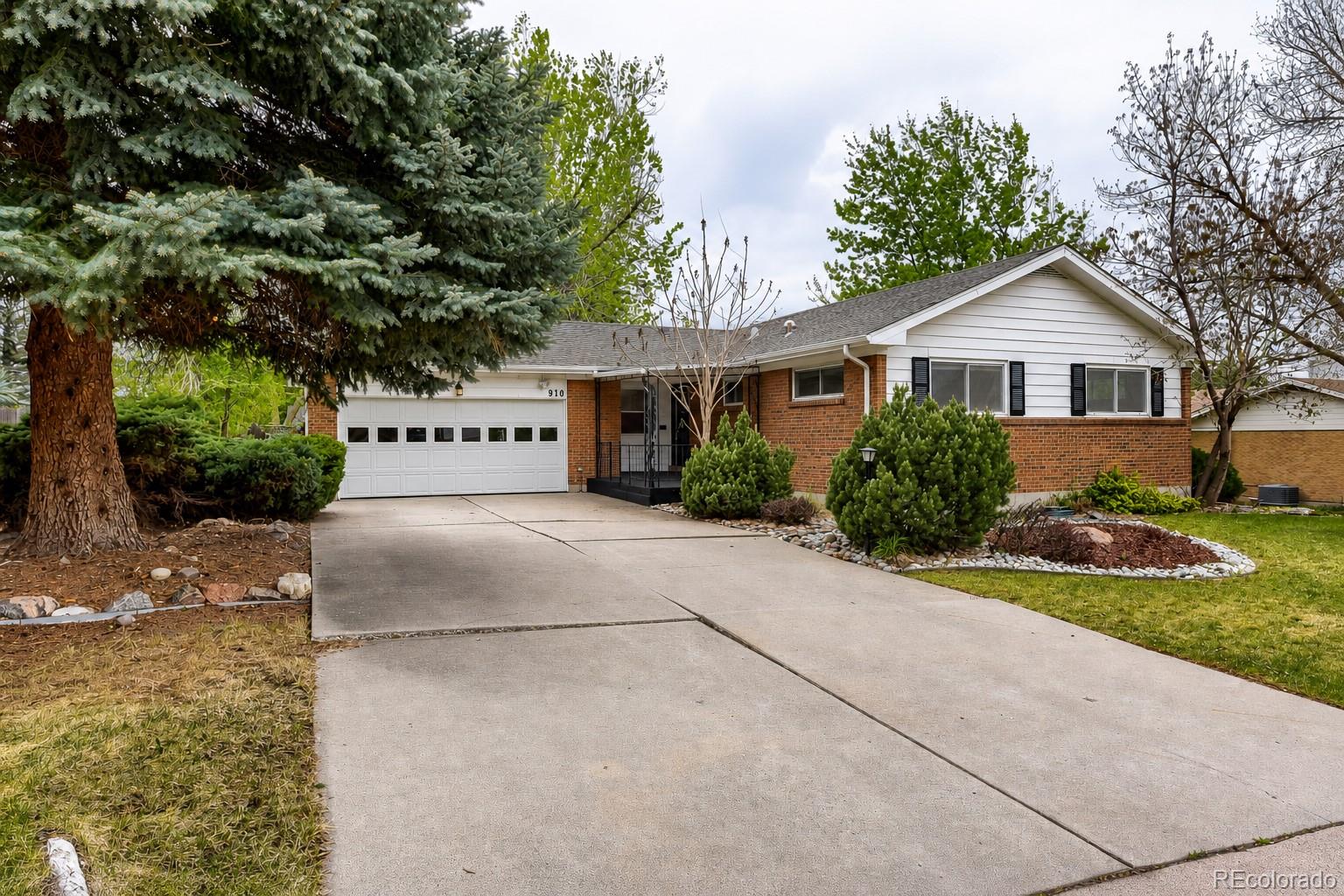 910 E Briarwood Circle Centennial CO 80122