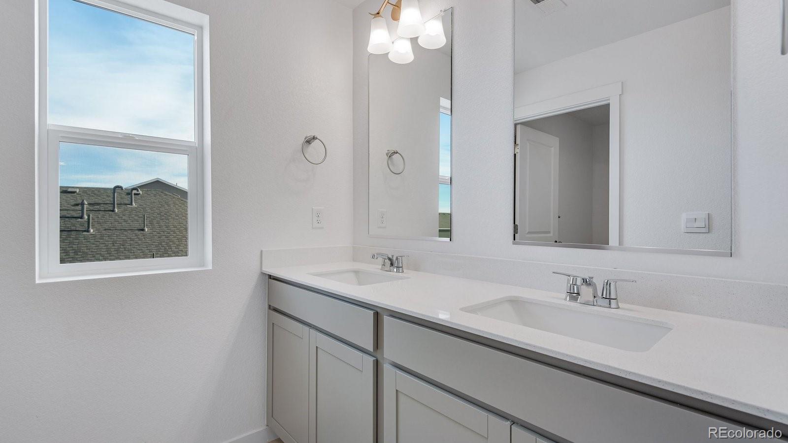 9855 Ceylon Court Commerce City CO 80022