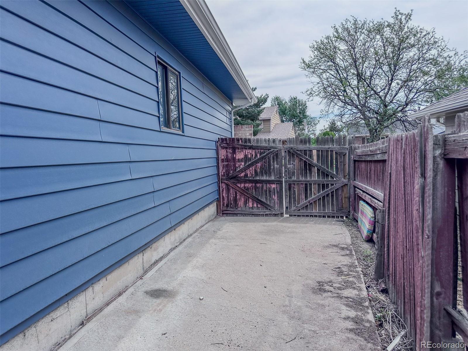 4493 N Auckland Court N Denver CO 80239