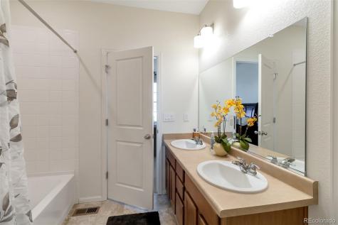 855 N Waterloo Circle Aurora CO 80018