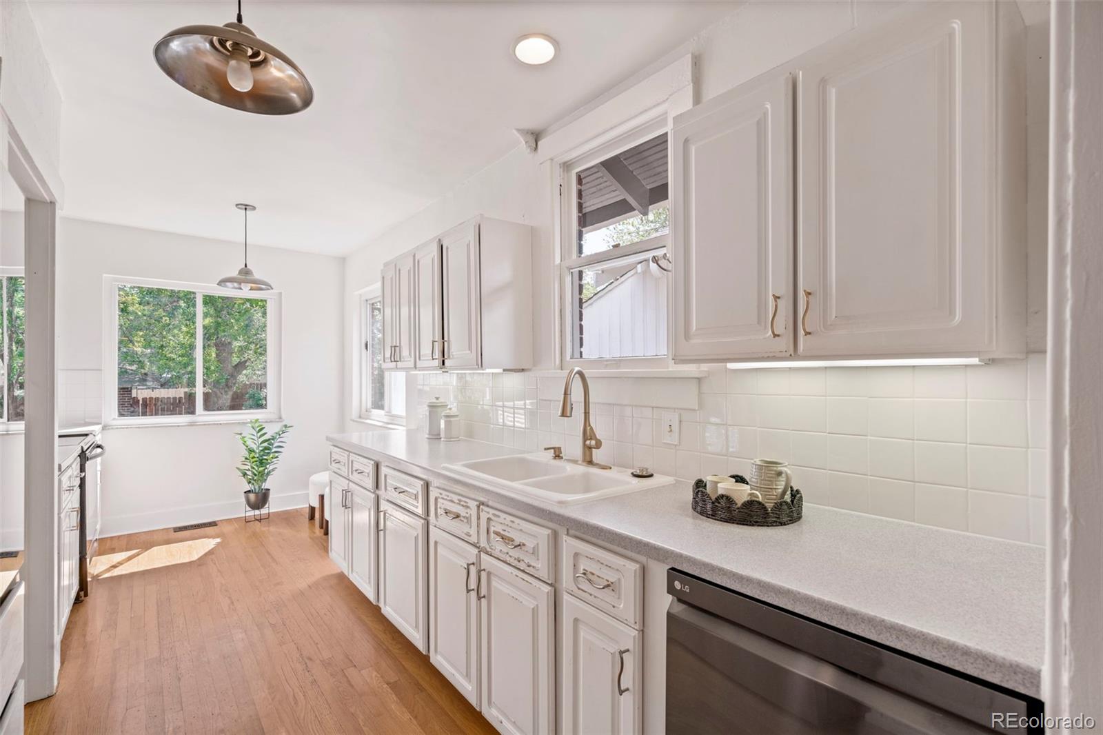 906 Monroe Street Denver CO 80206