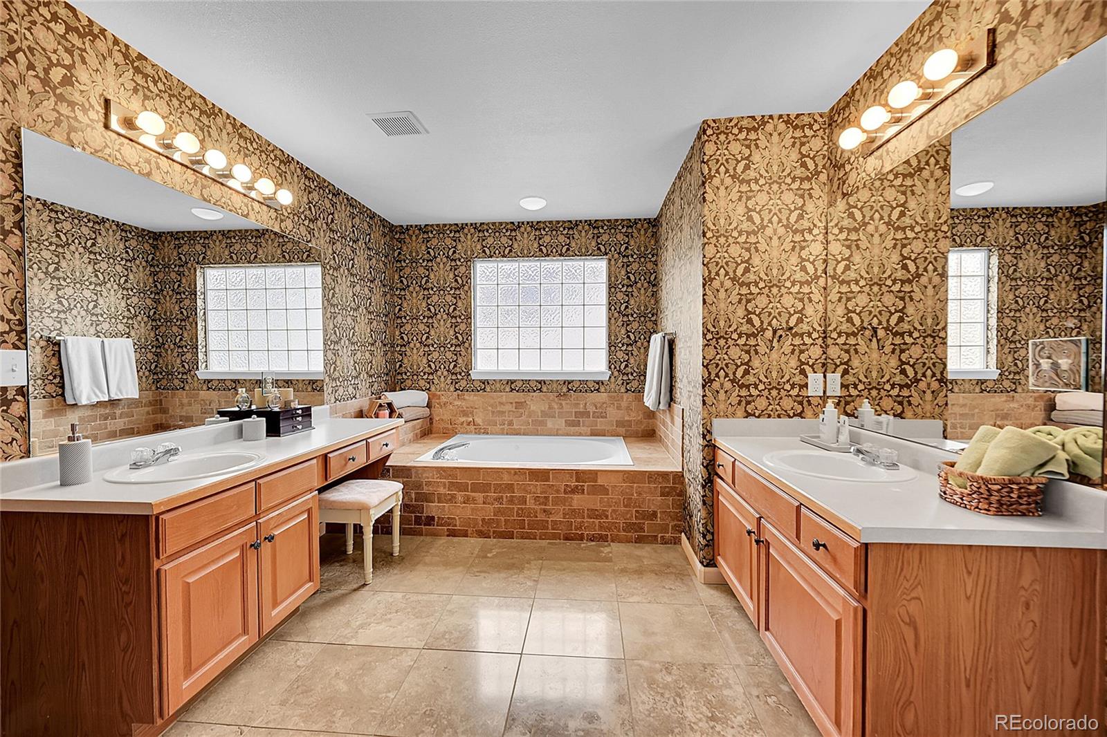 9424 S Hackberry Lane Highlands Ranch CO 80129