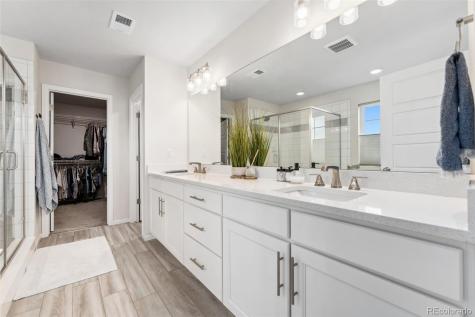 7137 S Vandriver Way Aurora CO 80016
