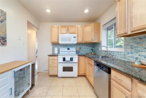 246 Lansing Street Aurora CO 80010