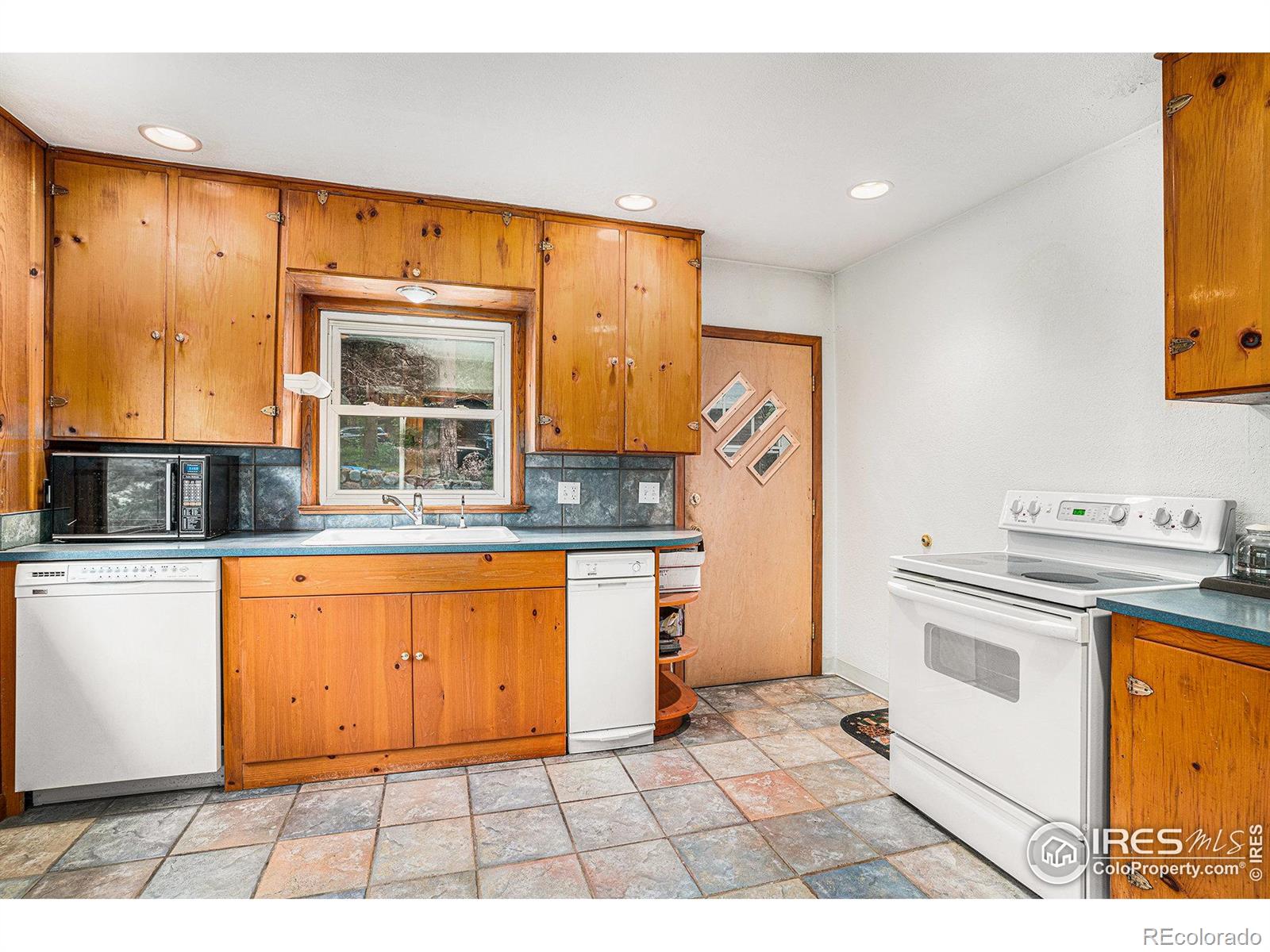 143 Waltonia Road Drake CO 80515
