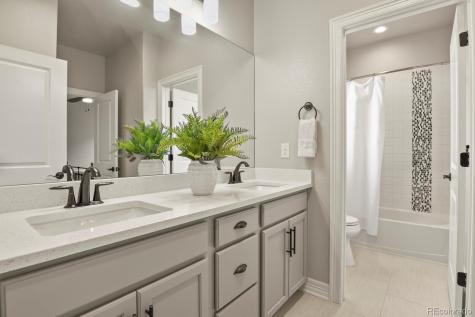 27500 E Lakeview Drive Aurora CO 80016