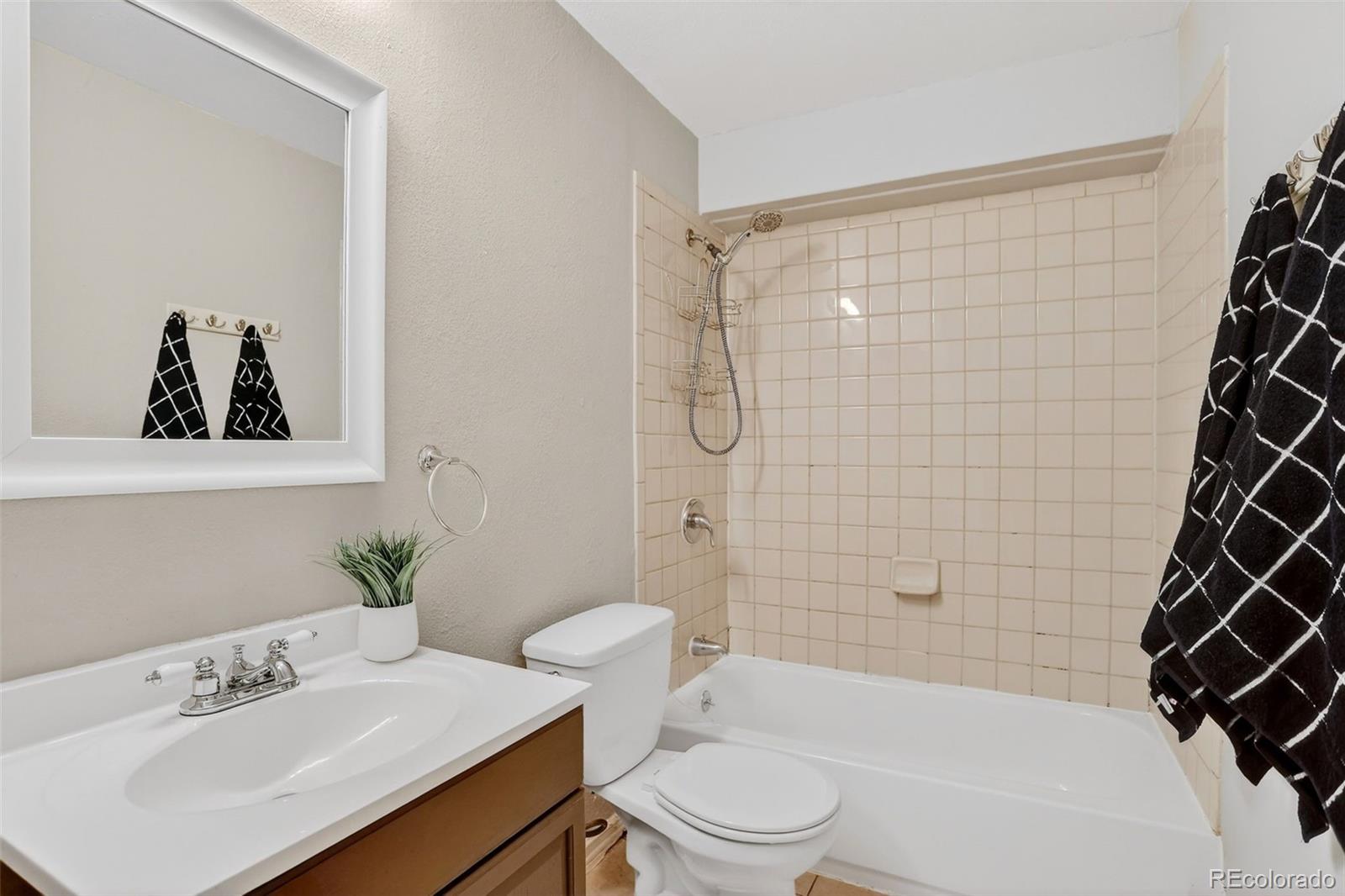 4550 Eugene Way Denver CO 80239