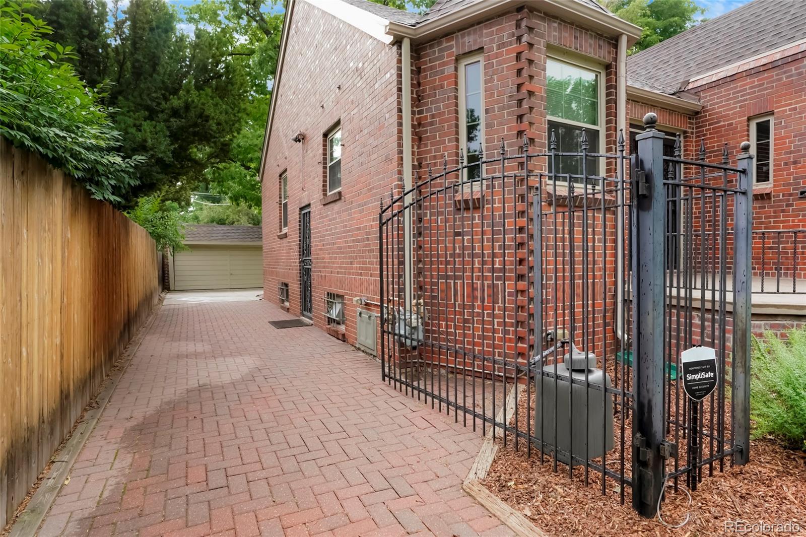 2227 N Locust Street Denver CO 80207