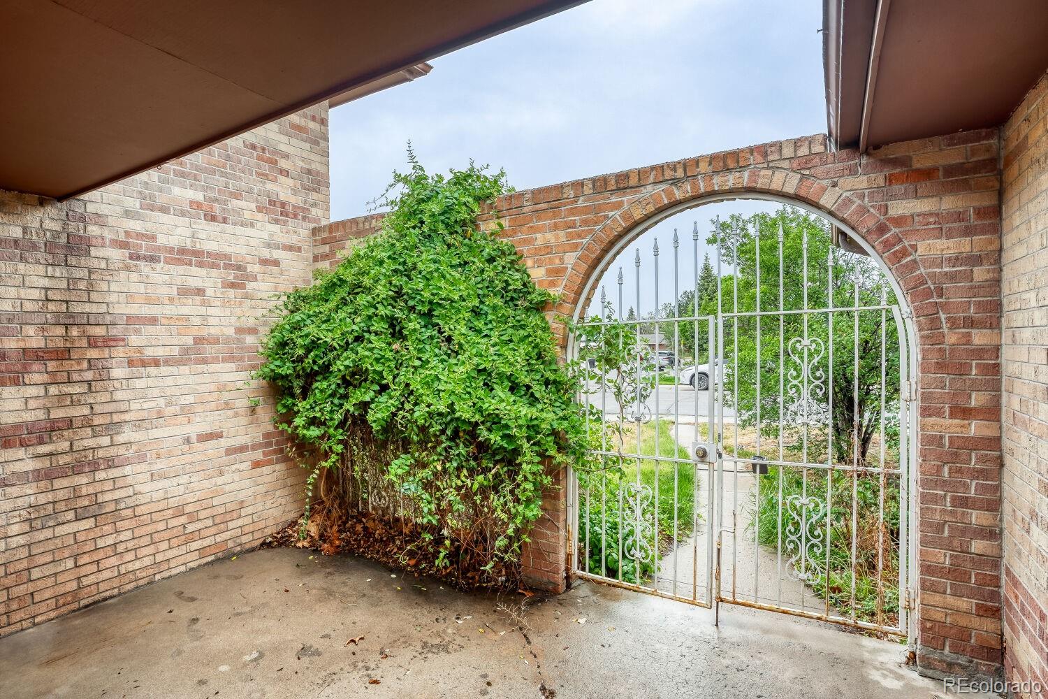 513 S Magnolia Lane Denver CO 80224