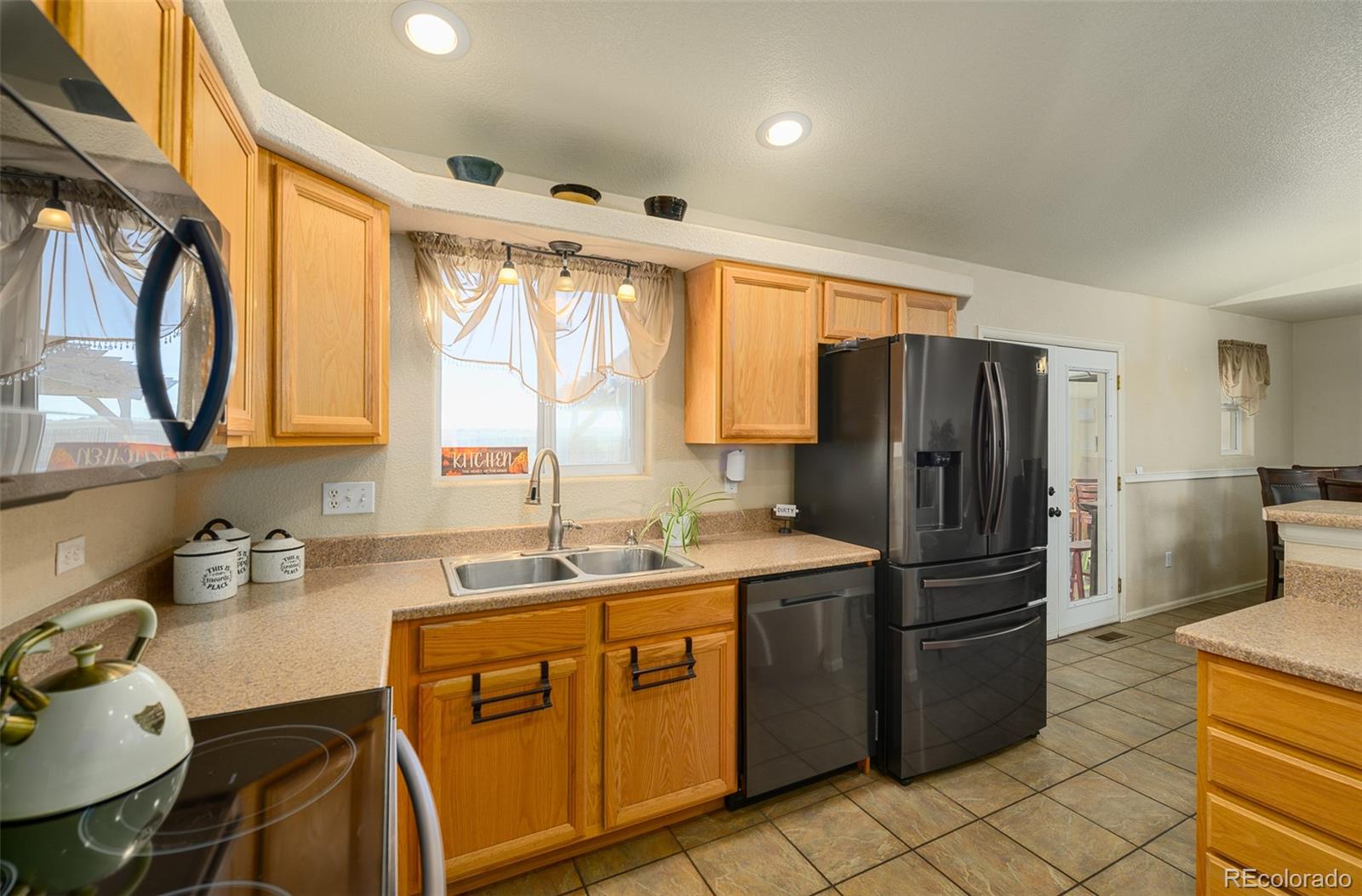758 E Woodleaf Drive Pueblo CO 81007