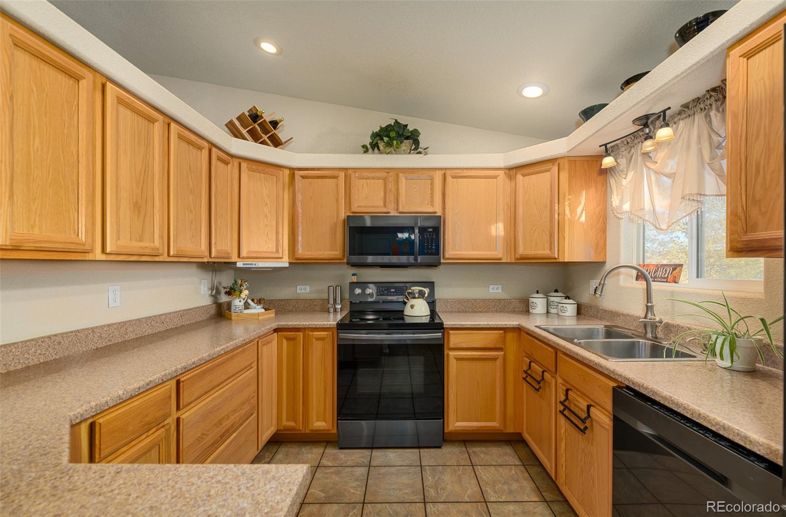 758 E Woodleaf Drive Pueblo CO 81007