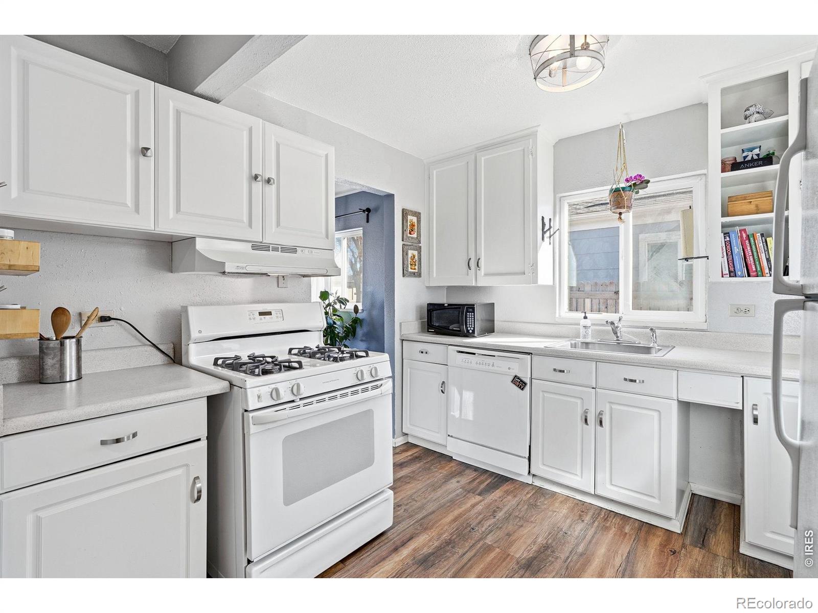 2057 Ironton Street Aurora CO 80010