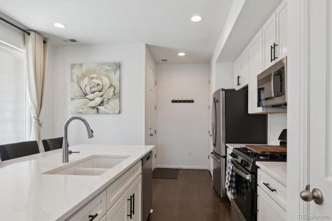 1627 S Andes Way Aurora CO 80017