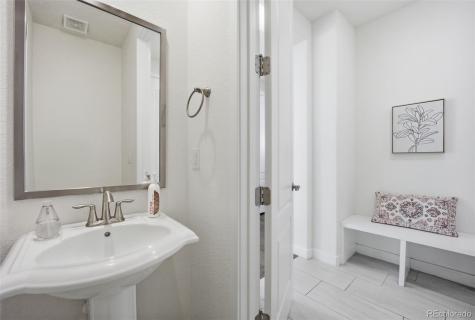 8255 S Vandriver Way Aurora CO 80016