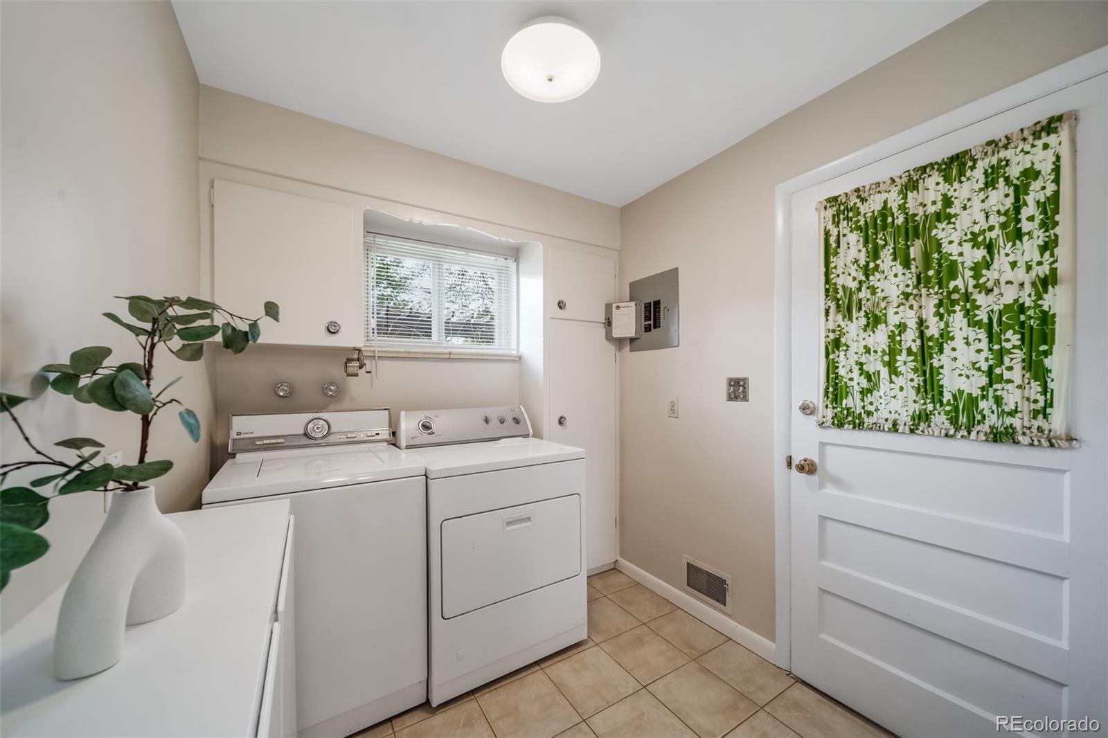 341 Newark Street Aurora CO 80010