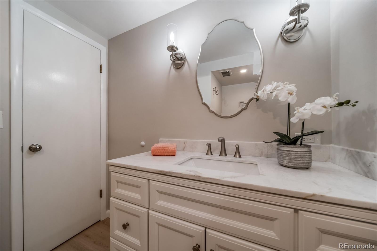 341 Newark Street Aurora CO 80010