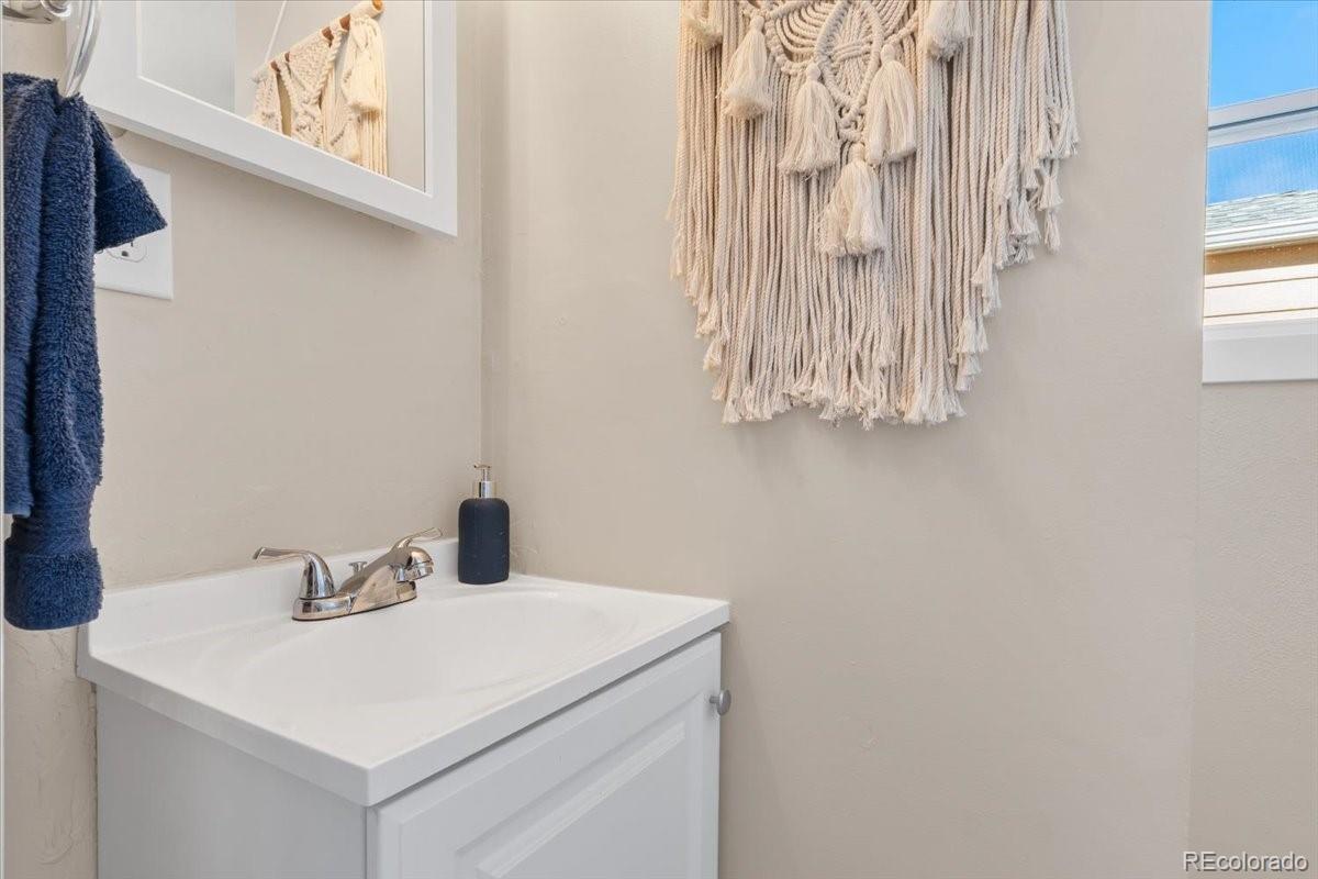 1364 Iola Street Aurora CO 80010