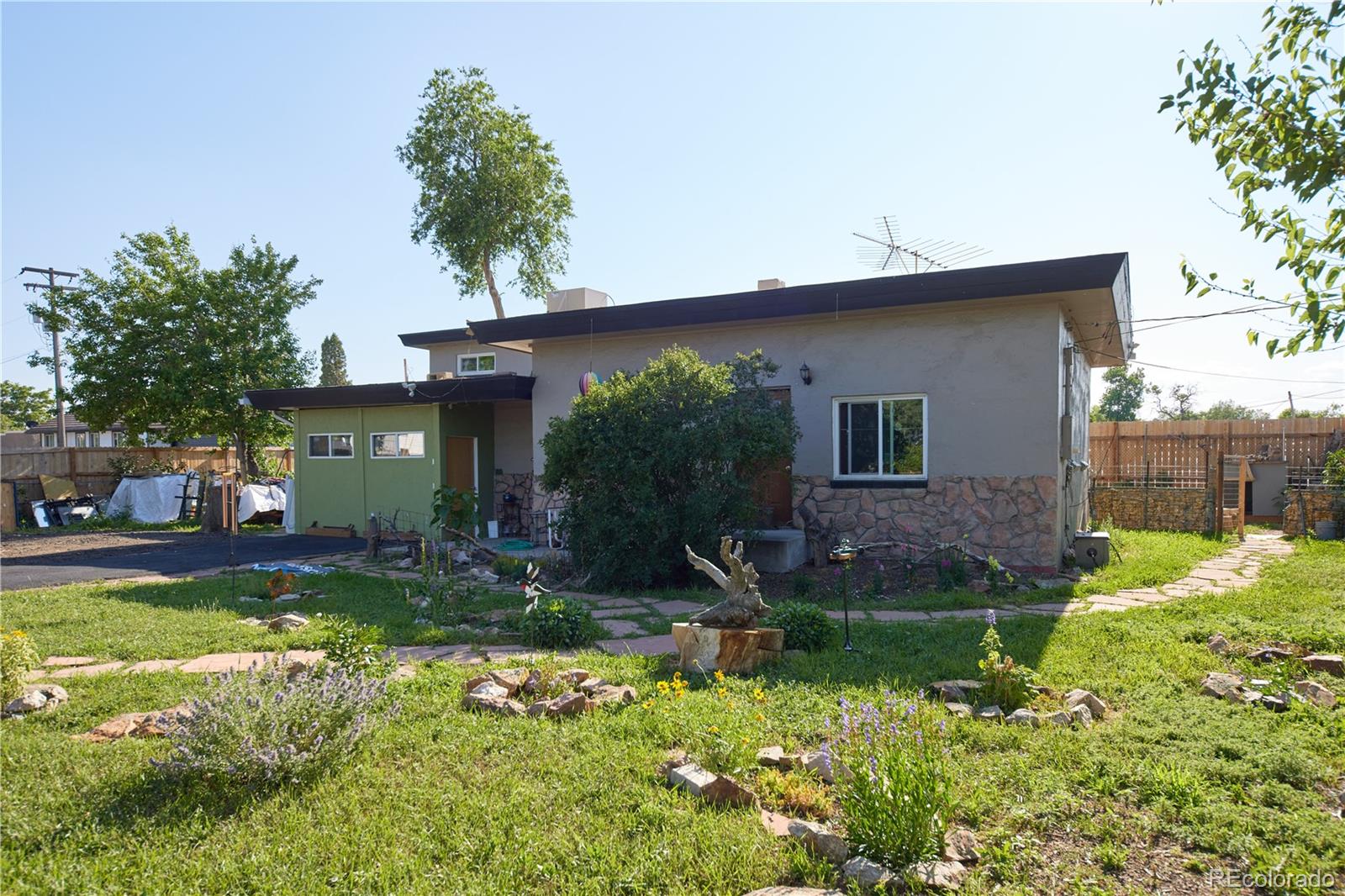 1075 S Ames Street Lakewood CO 80226