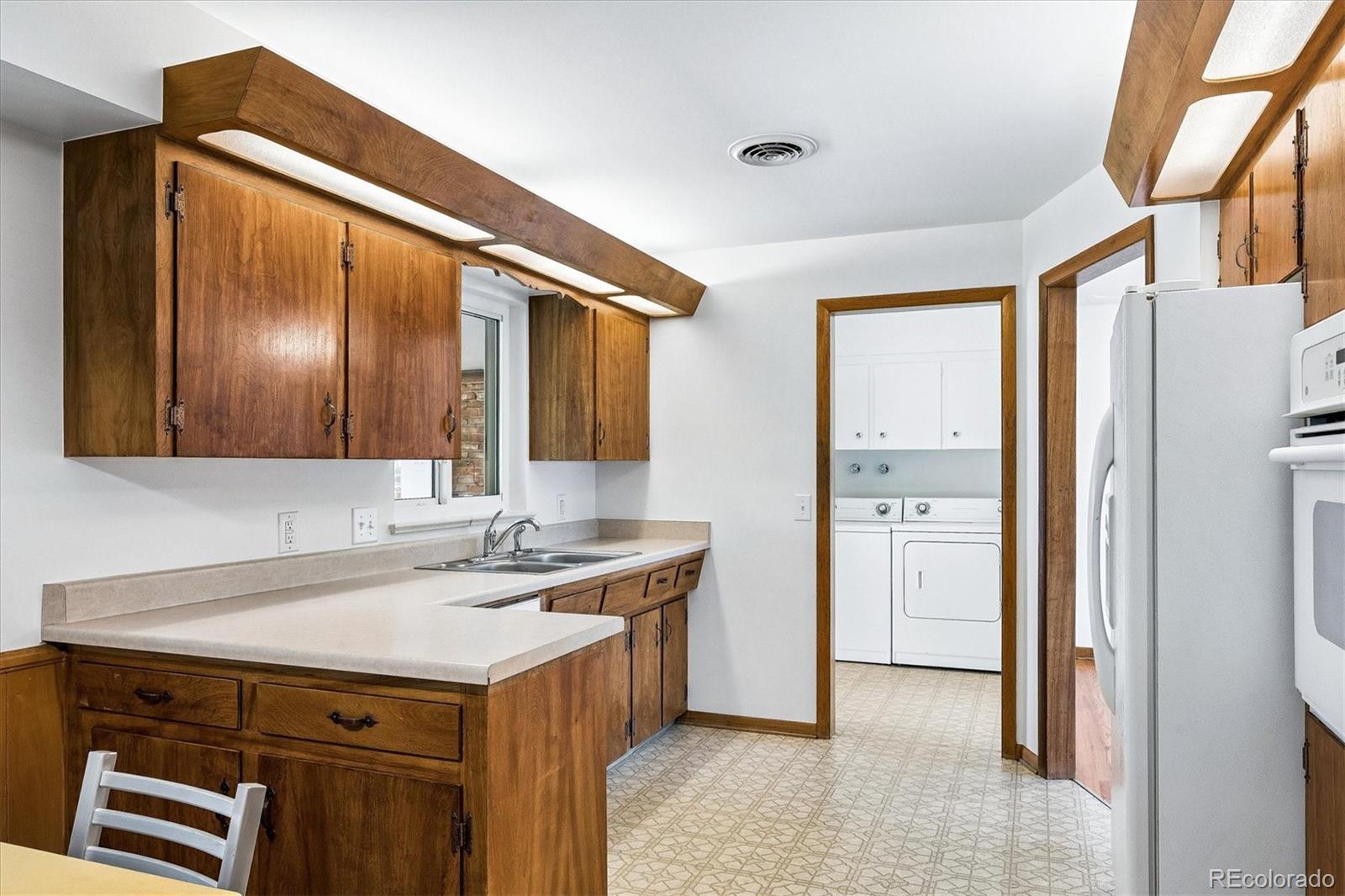 385 Oakland Street Aurora CO 80010