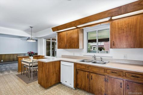 385 Oakland Street Aurora CO 80010